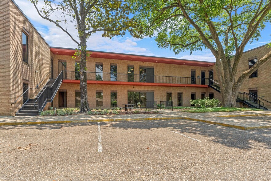 More Photos Of 7732 Goodwood Blvd, Baton Rouge Office Residential For Sale