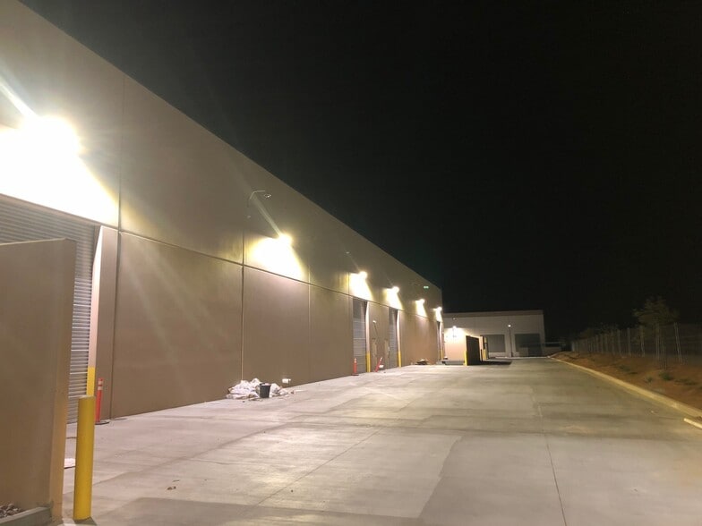 More Photos Of 200 Grand Cypress Ave, Palmdale Industrial For Sale