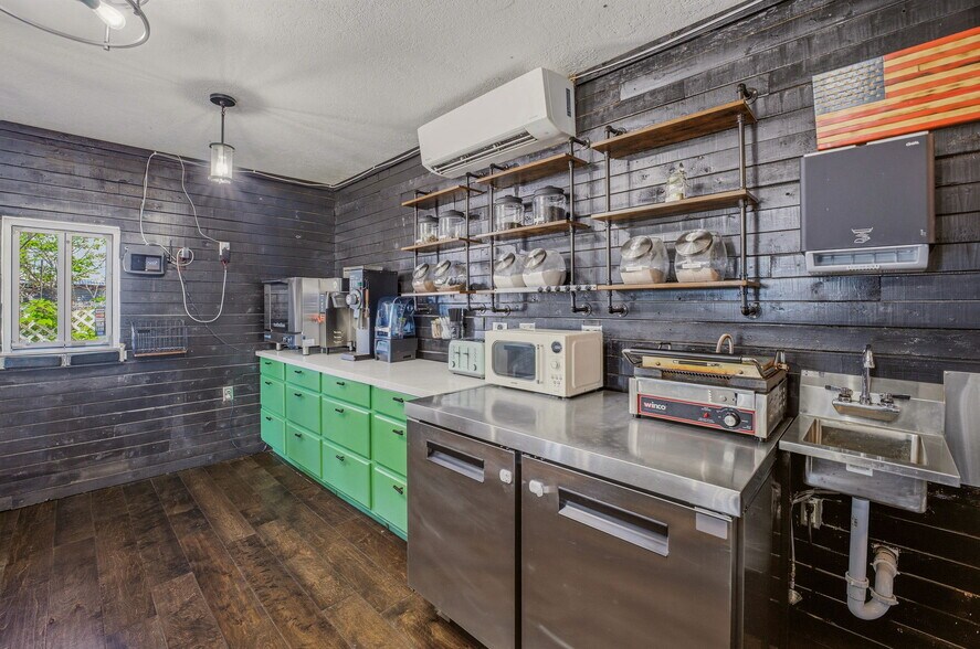 More Photos Of 608 SW Big Bend Trl, Glen Rose Restaurant For Sale