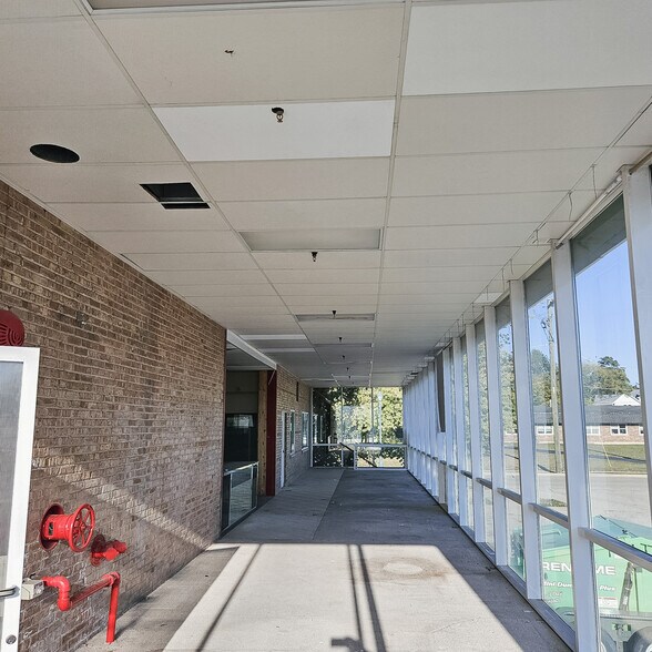 More Photos Of 350 Center St, Grayslake Warehouse For Sale