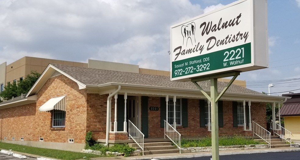 Primary Photo Of 2221 W Walnut St, Garland Medical For Sale