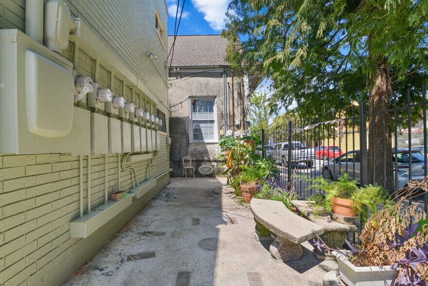 More Photos Of 1835 Burgundy St, New Orleans Apartments For Sale