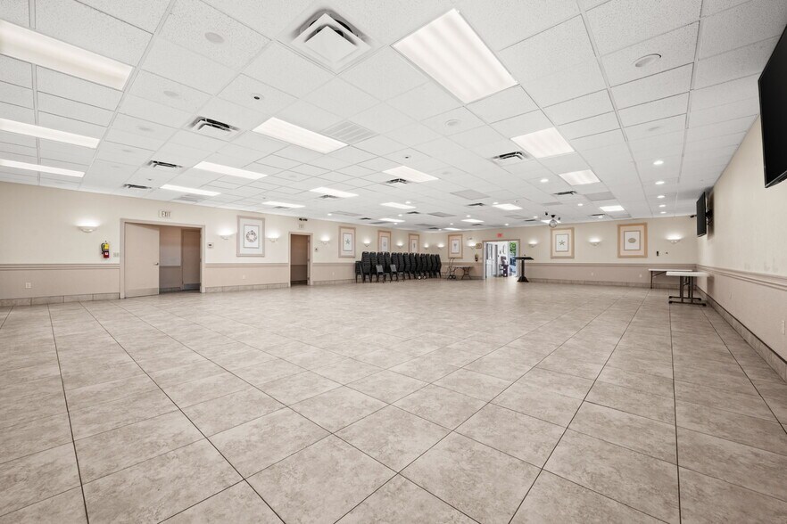 More Photos Of 917 SE 47th Ter, Cape Coral Restaurant For Sale
