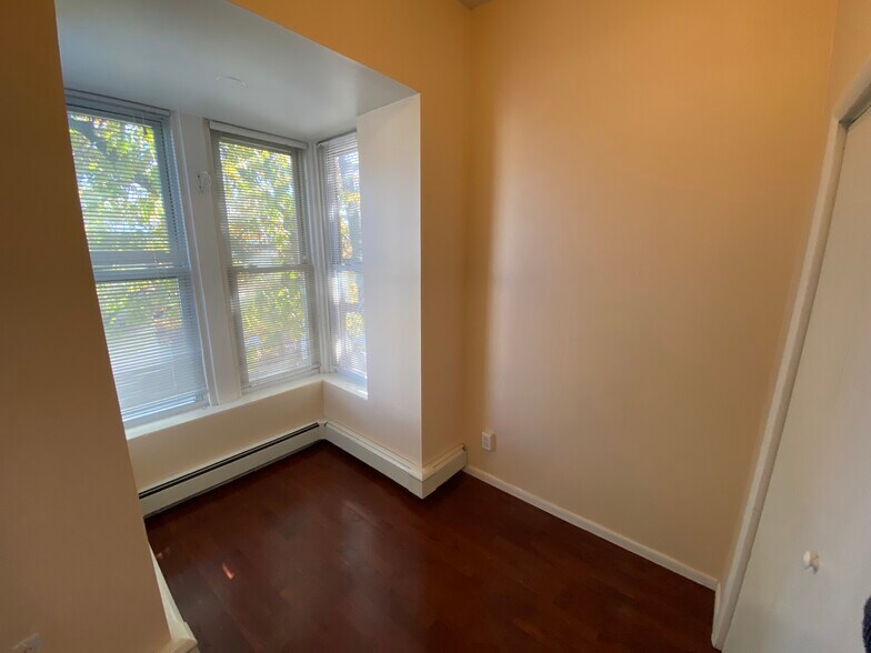 More Photos Of 31 Congress St, Cohoes Apartments For Sale