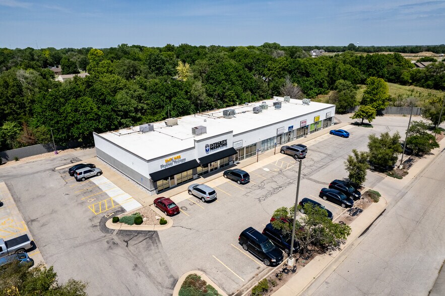 More Photos Of 338 S Andover Rd, Andover General Retail For Lease