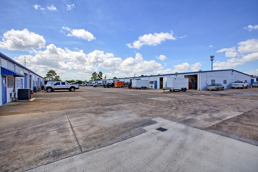 More Photos Of 15502 Old Galveston Rd, Webster Unknown For Lease