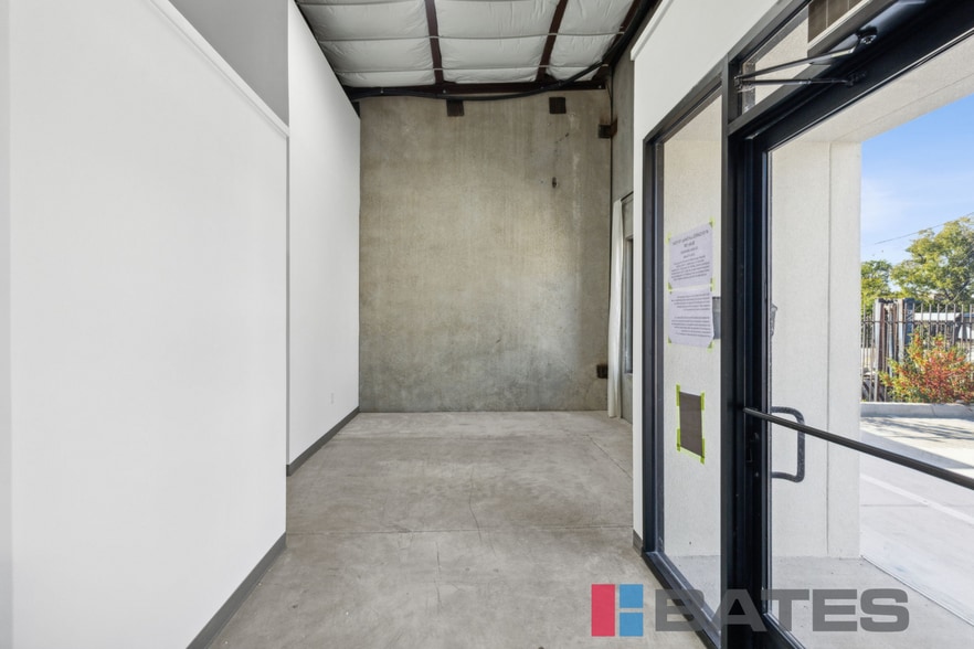 More Photos Of 4710 Carol Ln, Dallas Distribution For Lease