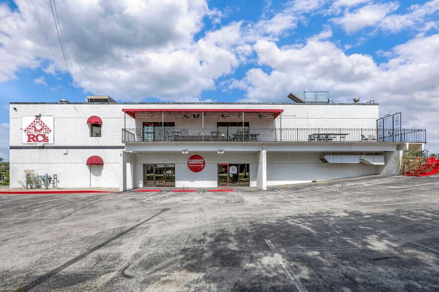 More Photos Of 330 E 135th St, Kansas City Restaurant For Sale