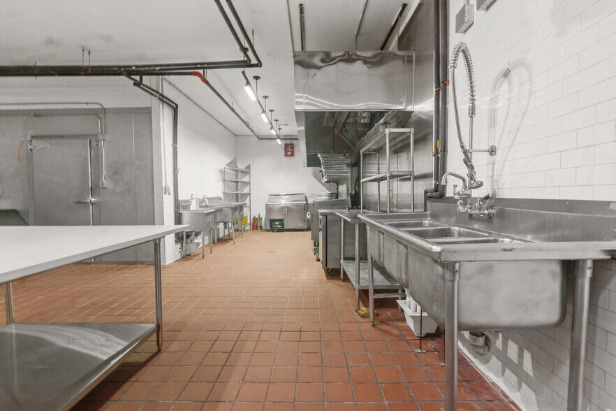 More Photos Of 1011 New York Ave, Union City Storefront Retail Residential For Lease