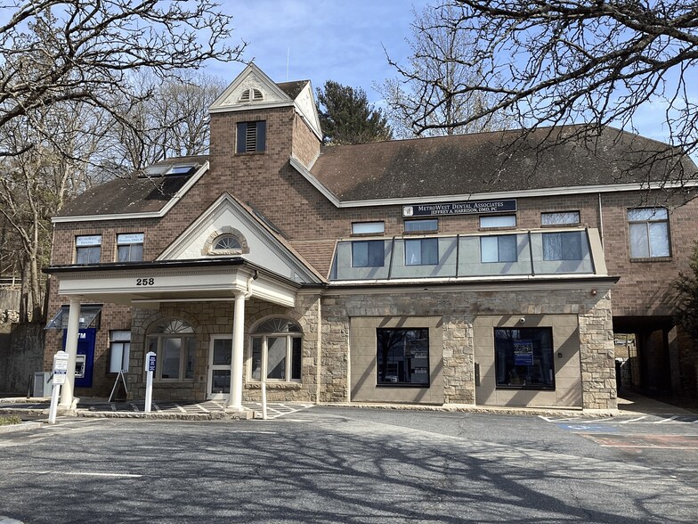 More Photos Of 258 Washington St, Wellesley Office For Sale