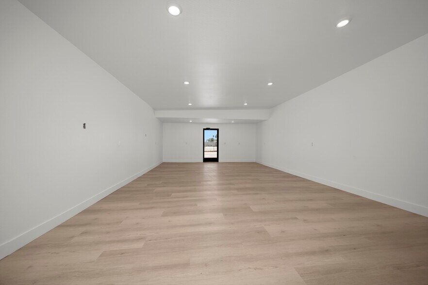 More Photos Of 84 Desert Shores Dr, Thermal Storefront Retail Office For Sale