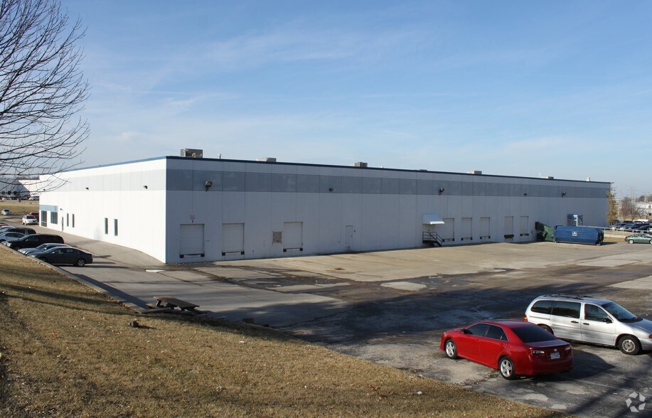 More Photos Of 8248-8264 Lackland Rd, Saint John Warehouse For Lease