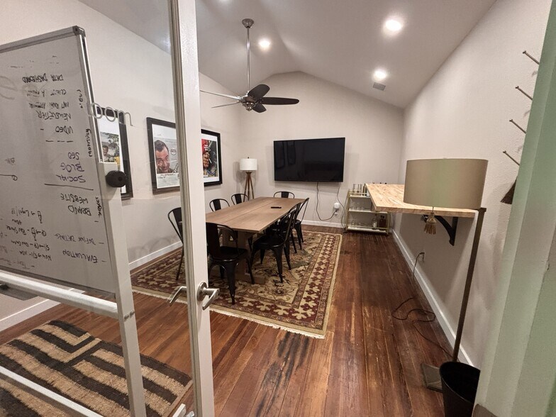 More Photos Of 120 W 8th St, Georgetown Office For Lease
