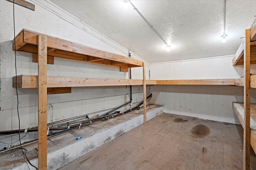 More Photos Of 325 E State Ave, Tonganoxie Auto Dealership For Lease