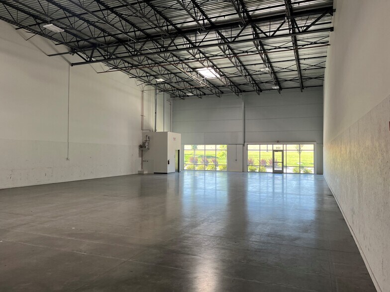 More Photos Of 88 N Touchmark Way, Meridian Showroom For Lease