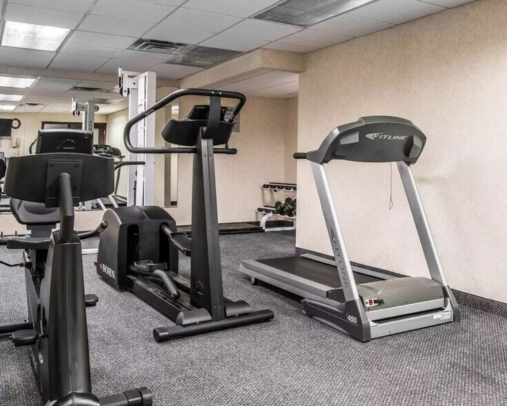 More Photos Of 26111 Telegraph Rd, Southfield Hotel For Sale