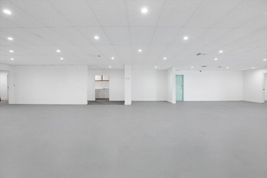 More Photos Of 12425 N Florida Ave, Tampa Medical For Sale