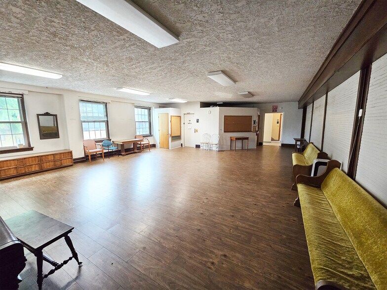 More Photos Of 7528 N Charleston Ave, Portland Religious Facility For Sale