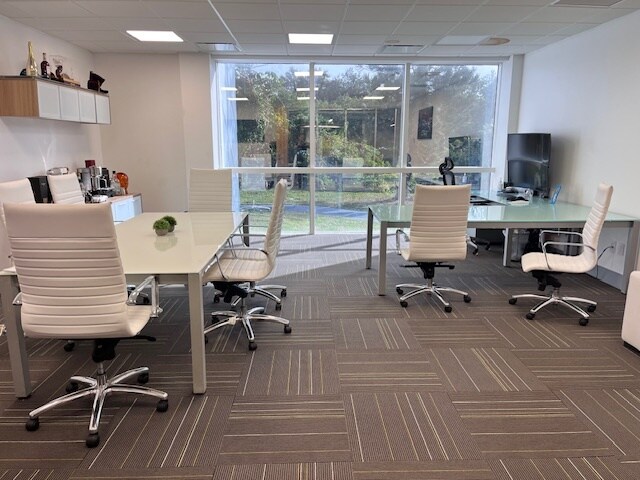 More Photos Of 300 Oakwood Ln, Hollywood Flex For Sale