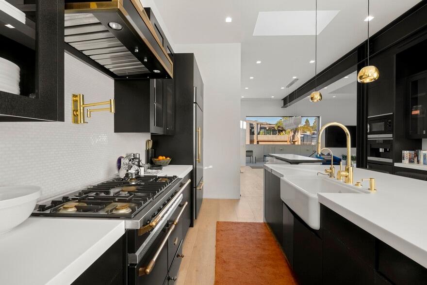 More Photos Of 1346 Abbot Kinney Blvd, Venice Office For Sale