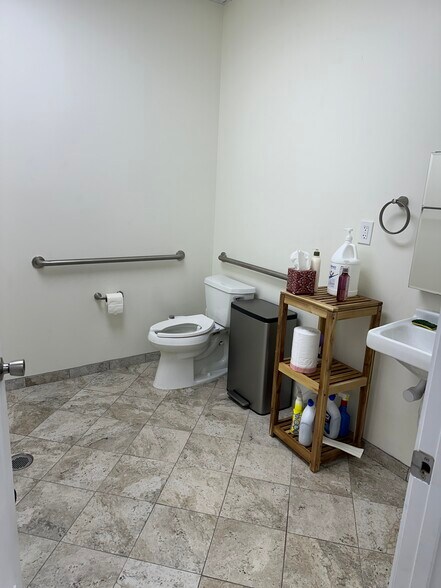 More Photos Of 3575 Trotter Dr, Alpharetta Warehouse For Lease