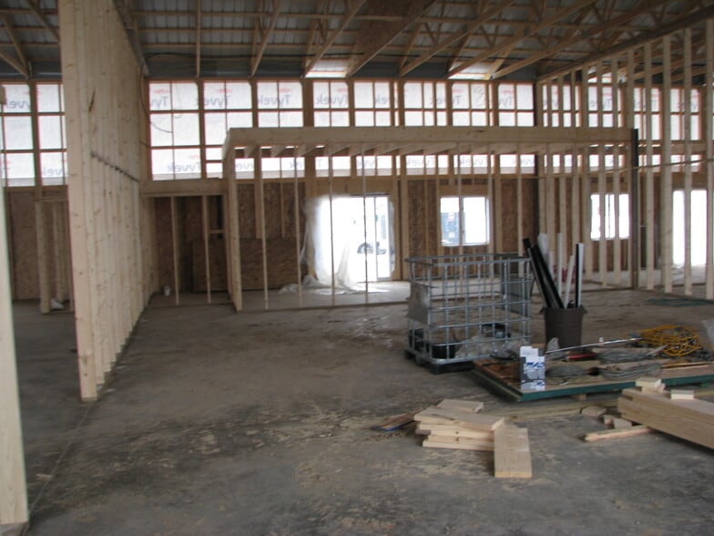 More Photos Of 3862 Norrie Dr, New Franken Showroom For Lease