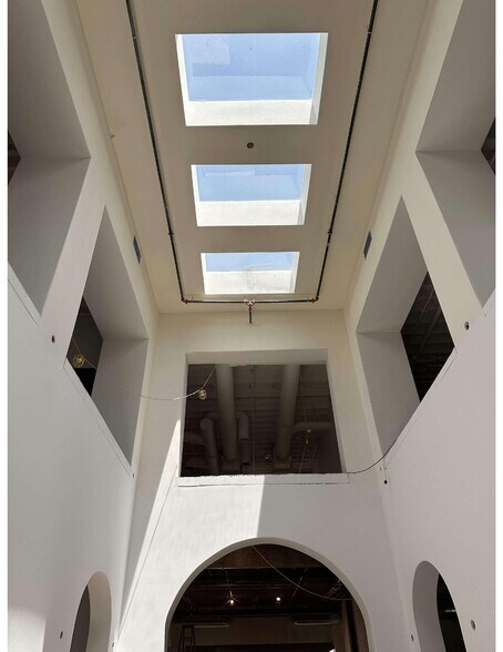 More Photos Of 222 N Brand Blvd, Glendale Storefront For Sale