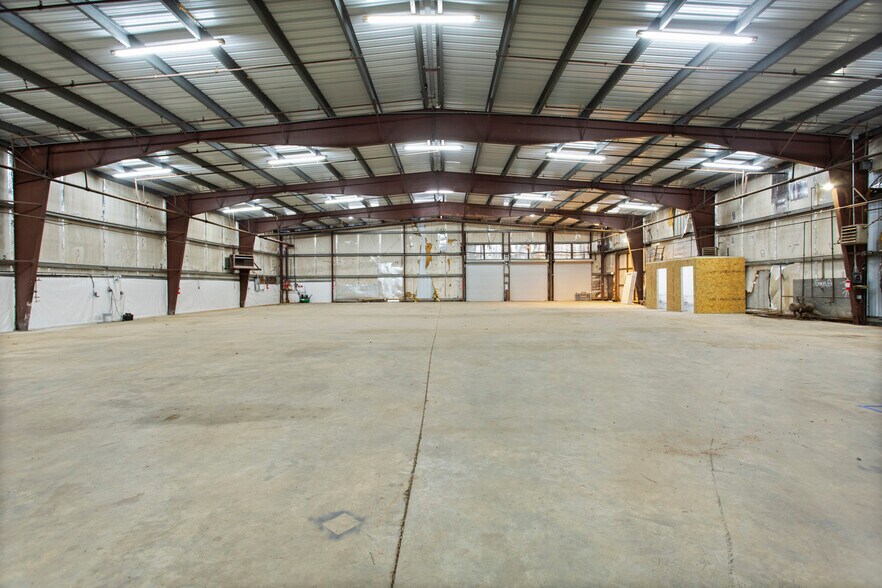 More Photos Of 207 N Kenneth St, Walhalla Warehouse For Lease