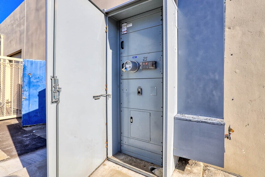 More Photos Of 538 W Monterey Ave, Pomona Distribution For Lease