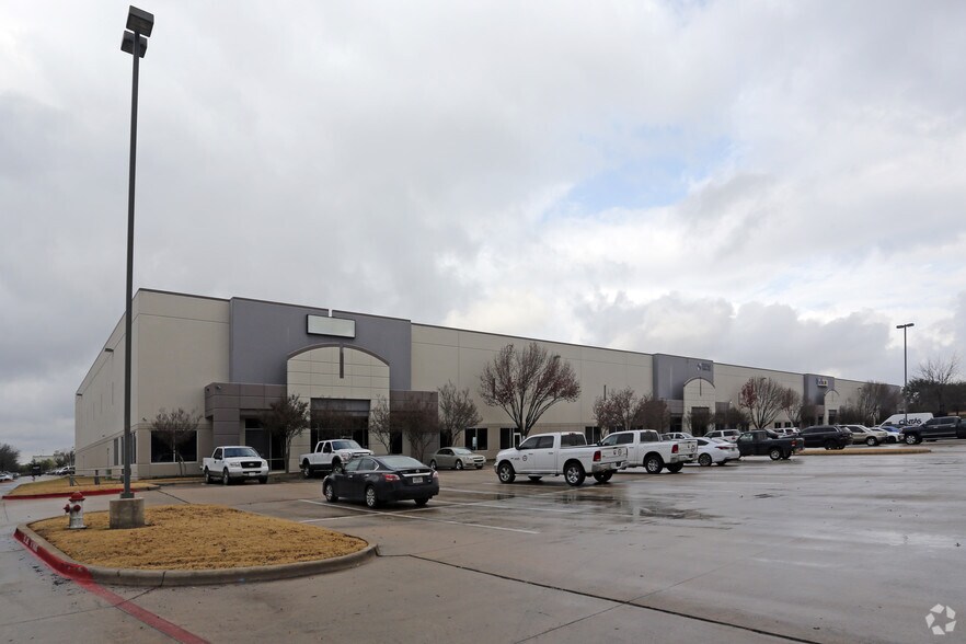 More Photos Of 601 Westport Pky, Grapevine Warehouse For Lease