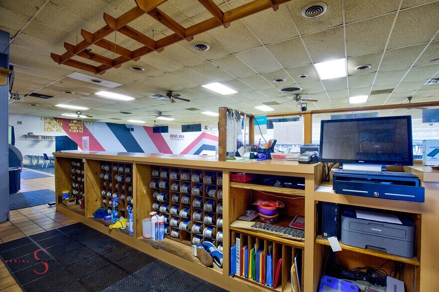 More Photos Of 2414 IL-23, Streator Flex For Sale