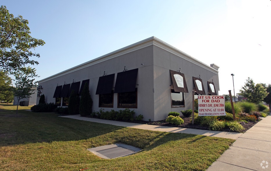 More Photos Of 7611 Somerset Crossing Dr, Gainesville Restaurant For Lease