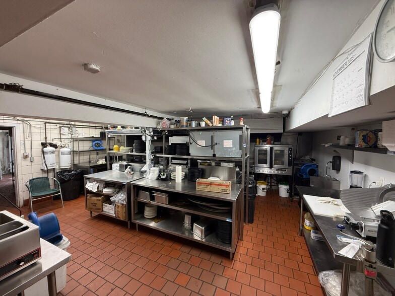 More Photos Of 1855 Gulf Blvd, Englewood Bar For Sale