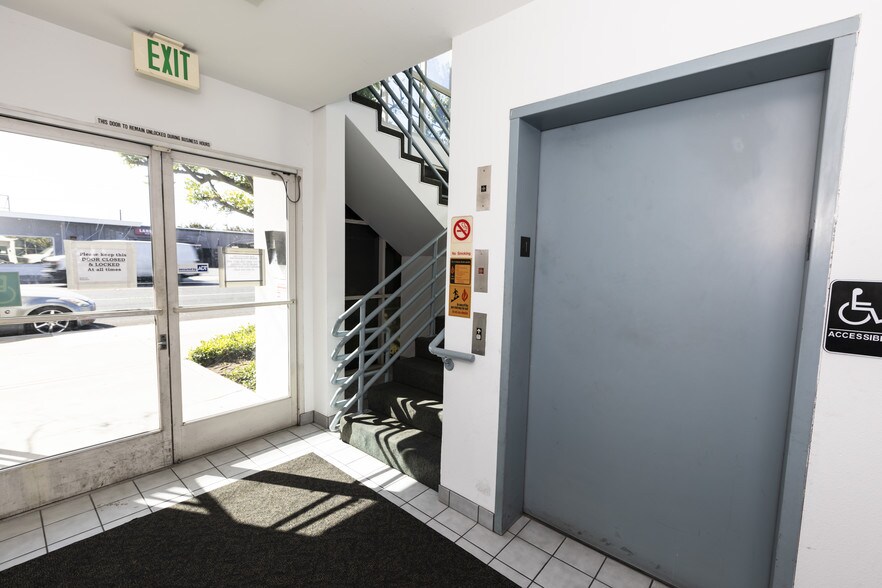 More Photos Of 711 E Wardlow Rd, Long Beach Office For Lease