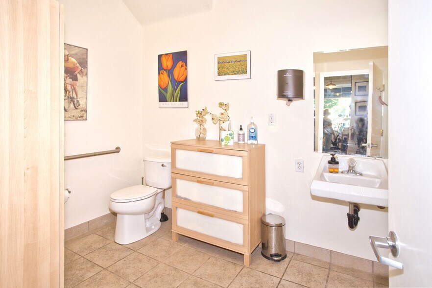 More Photos Of 7-9 Mariposa Ave, San Anselmo Storefront Retail Residential For Lease