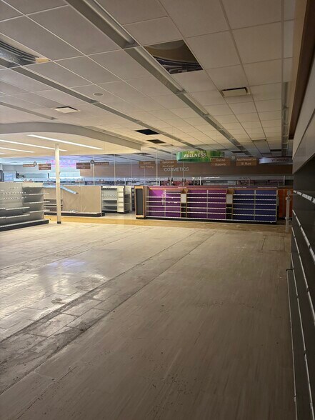 More Photos Of 325 E Waterloo Rd, Akron Drugstore For Sale