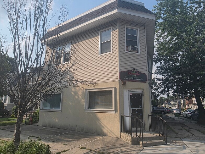 More Photos Of 17 Maolis Ave, Bloomfield Storefront Retail Residential For Sale