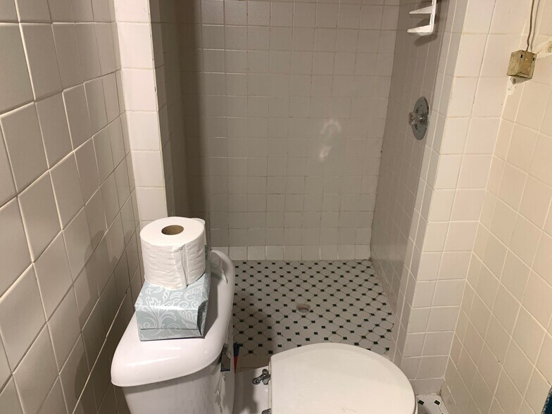 More Photos Of 620 W Historic Mitchell St, Milwaukee Storefront Retail Office For Sale