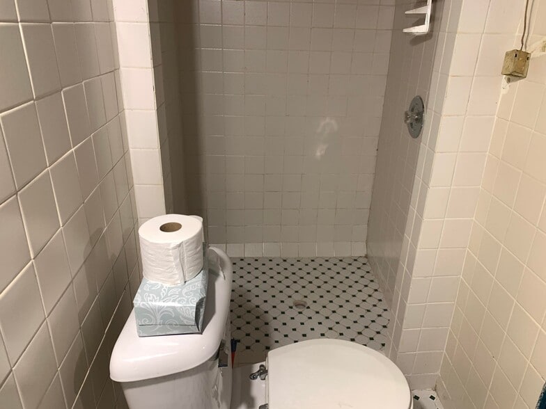 More Photos Of 620 W Historic Mitchell St, Milwaukee Storefront Retail Office For Sale