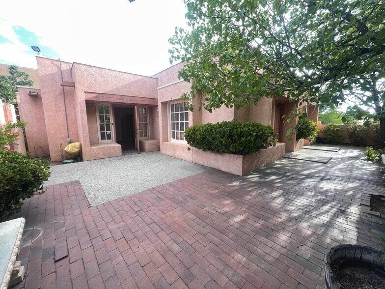 More Photos Of 1709 Girard Blvd NE, Albuquerque Medical For Lease