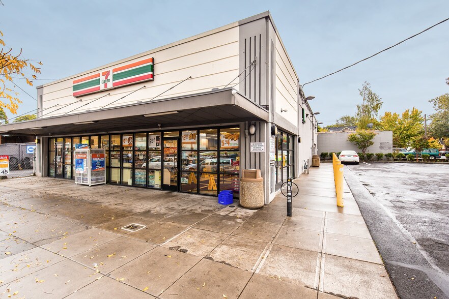 More Photos Of 1516 NE Killingsworth St, Portland Freestanding For Sale