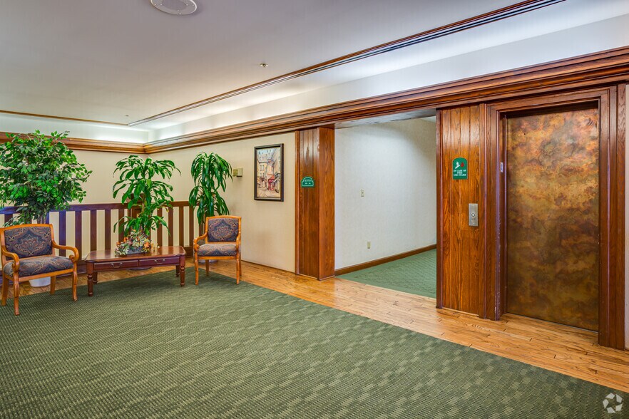 More Photos Of 4645-4647 N 32nd St, Phoenix Office For Sale