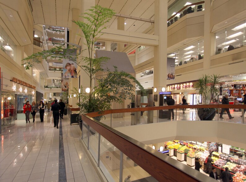More Photos Of 20-60 Dundas St W, Toronto General Retail For Lease