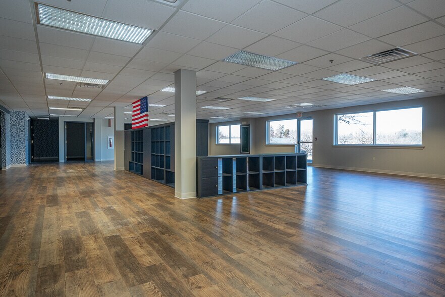 More Photos Of 9 Iron Bridge Dr, Collegeville Industrial For Sale