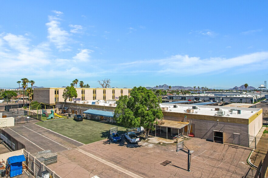 More Photos Of 3001 W Indian School Rd, Phoenix Office For Sale