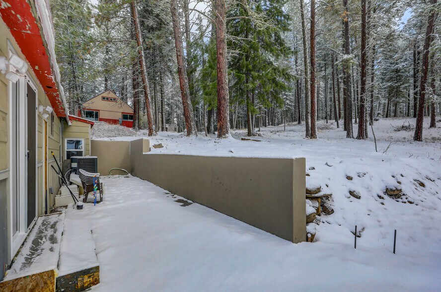 More Photos Of 305 N 3rd St, Mccall Freestanding For Sale