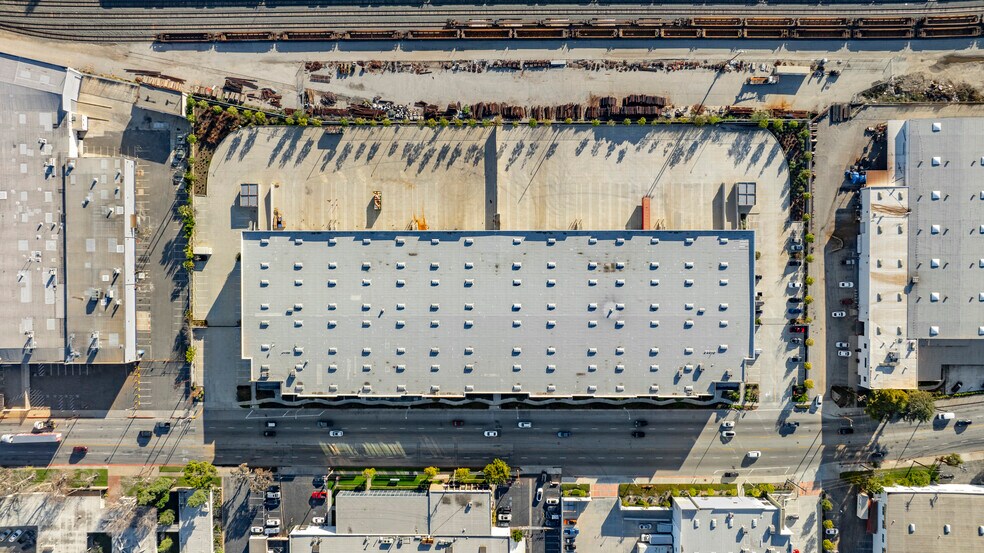 More Photos Of 6000 Bandini Blvd, Commerce Warehouse For Lease