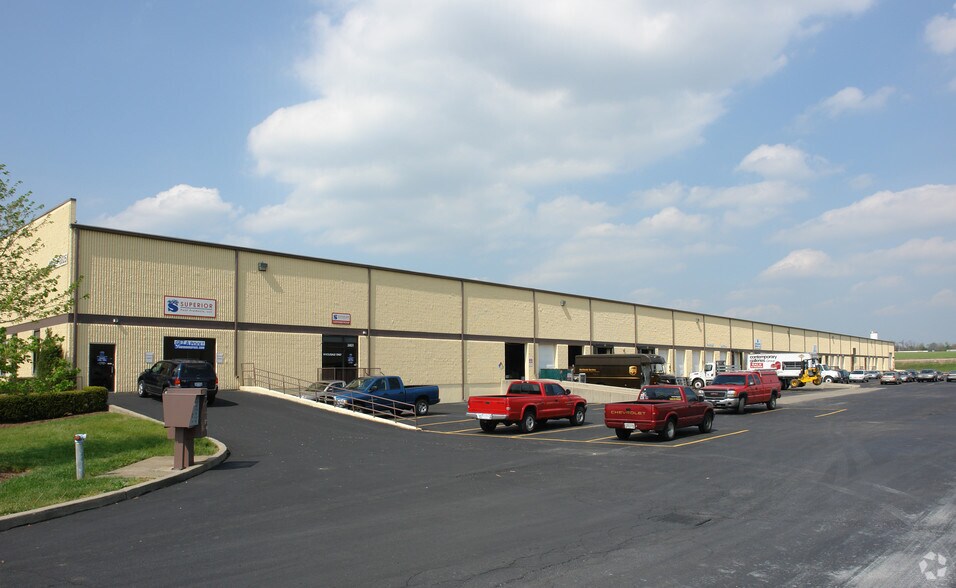More Photos Of 3701-3825 Collins Ln, Louisville Warehouse For Lease