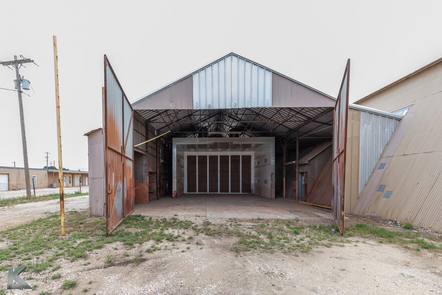 More Photos Of 2424 Oak St, Abilene Warehouse For Sale