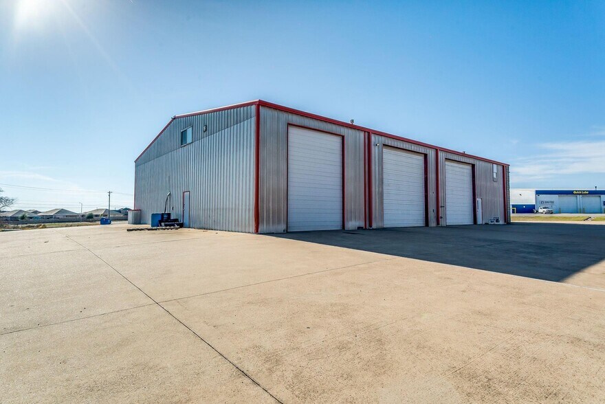 More Photos Of 2217 Old Dennis Rd, Weatherford Service For Sale